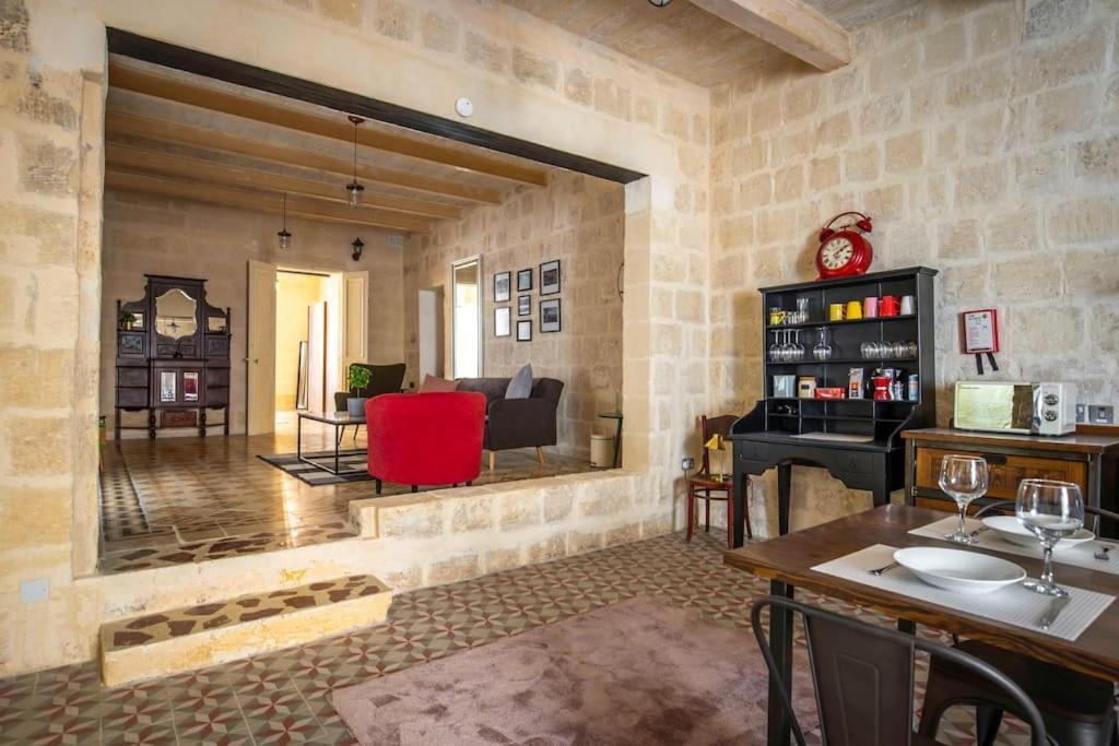 Chic, Stylish & Spacious Flat In Central Valletta Exterior photo