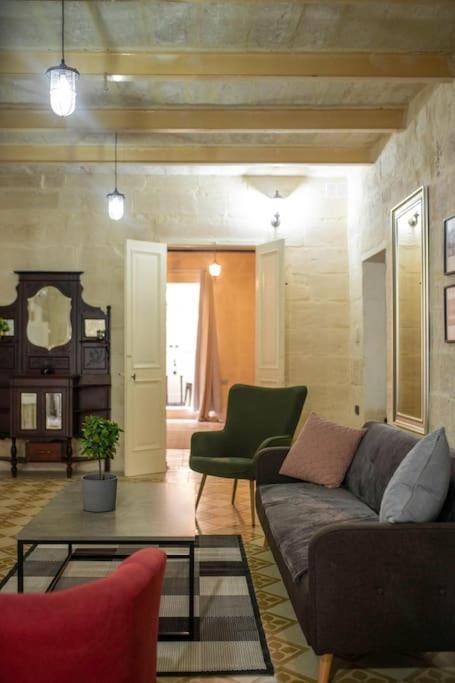 Chic, Stylish & Spacious Flat In Central Valletta Exterior photo