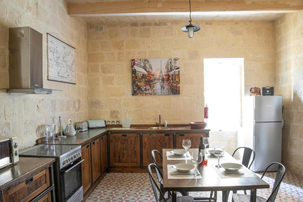 Chic, Stylish & Spacious Flat In Central Valletta Exterior photo