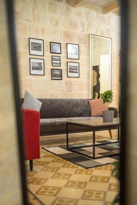 Chic, Stylish & Spacious Flat In Central Valletta Exterior photo