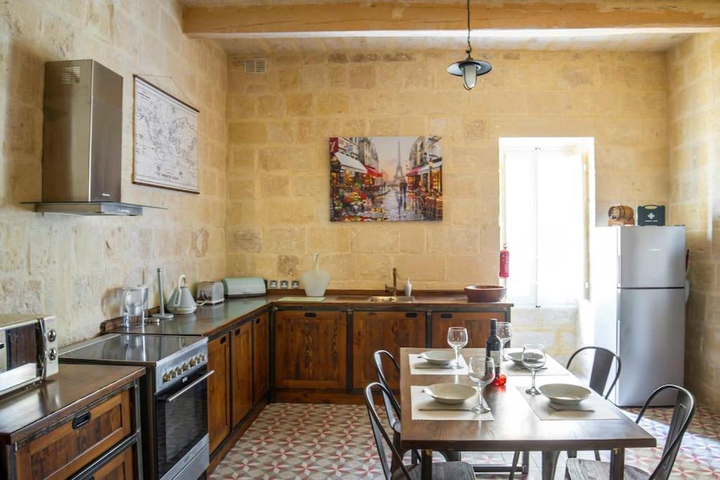 Chic, Stylish & Spacious Flat In Central Valletta Exterior photo