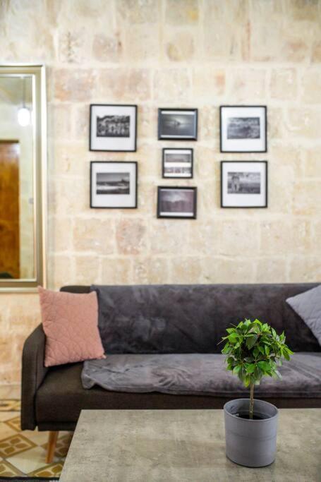 Chic, Stylish & Spacious Flat In Central Valletta Exterior photo