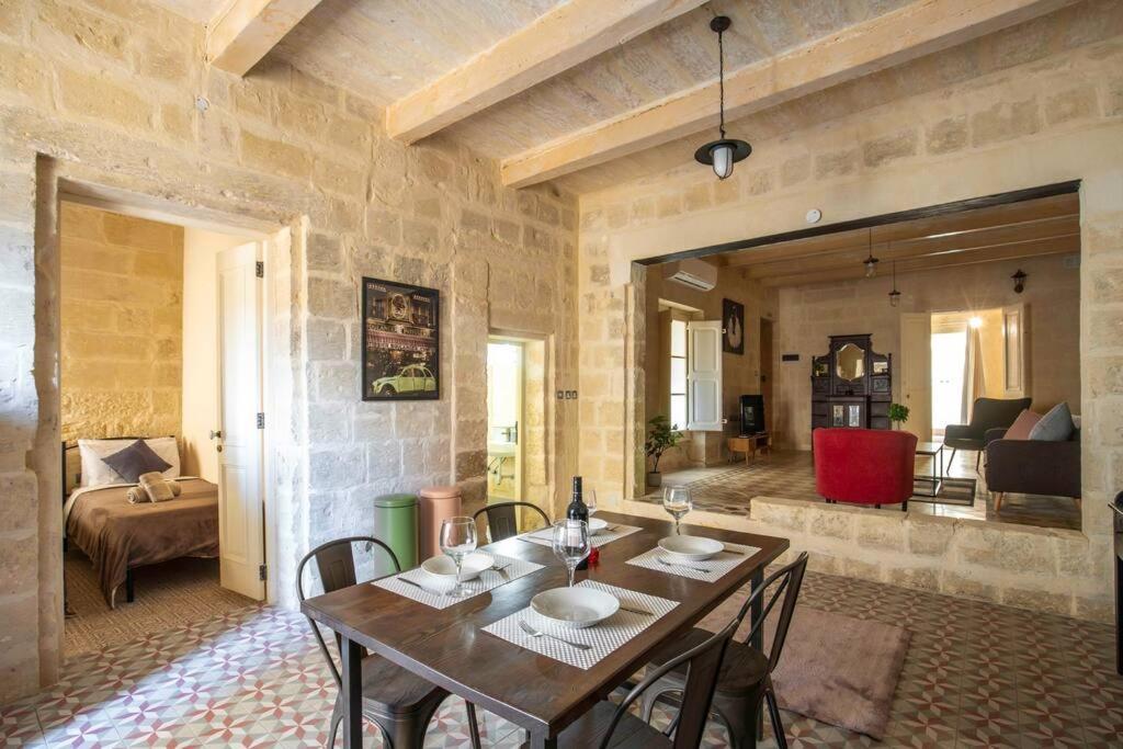 Chic, Stylish & Spacious Flat In Central Valletta Exterior photo
