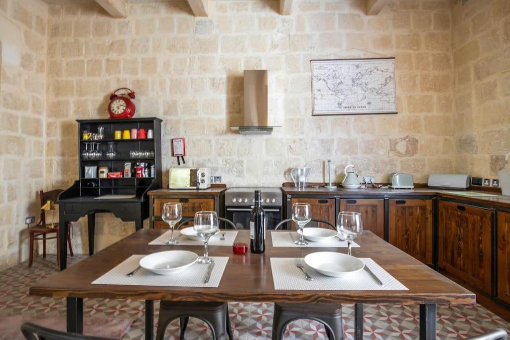 Chic, Stylish & Spacious Flat In Central Valletta Exterior photo